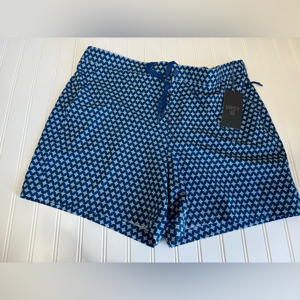 VRST Men's 6” Inseam Resort Short Relaxed Blue Printed XL NEW. 1169